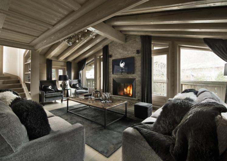 Image of Chalet Black Pearl