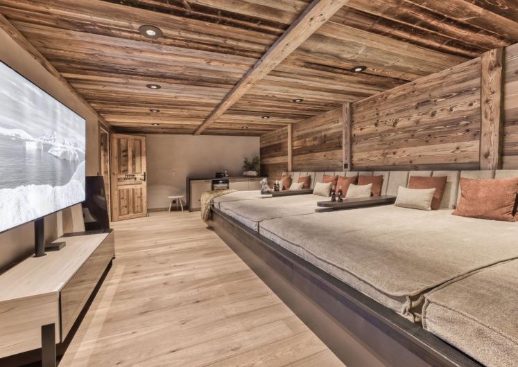 Image of Chalet White Fox