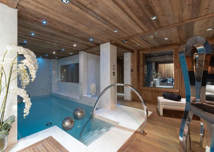 Image of Chalet Carat