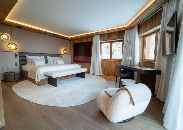 Image of Chalet Moon 1850