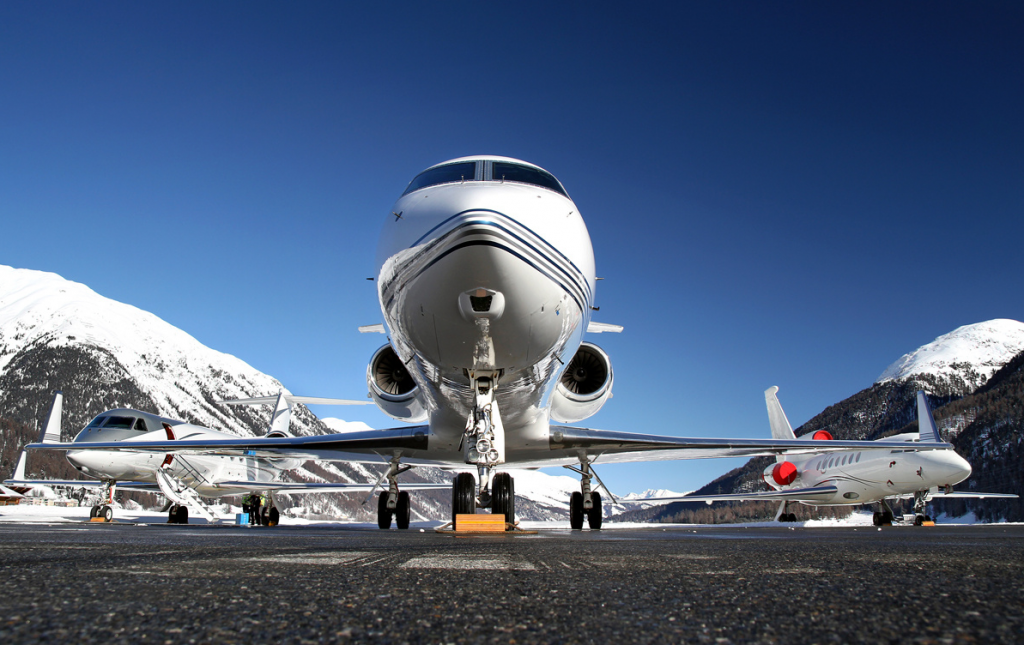aircraft on ramp samedan