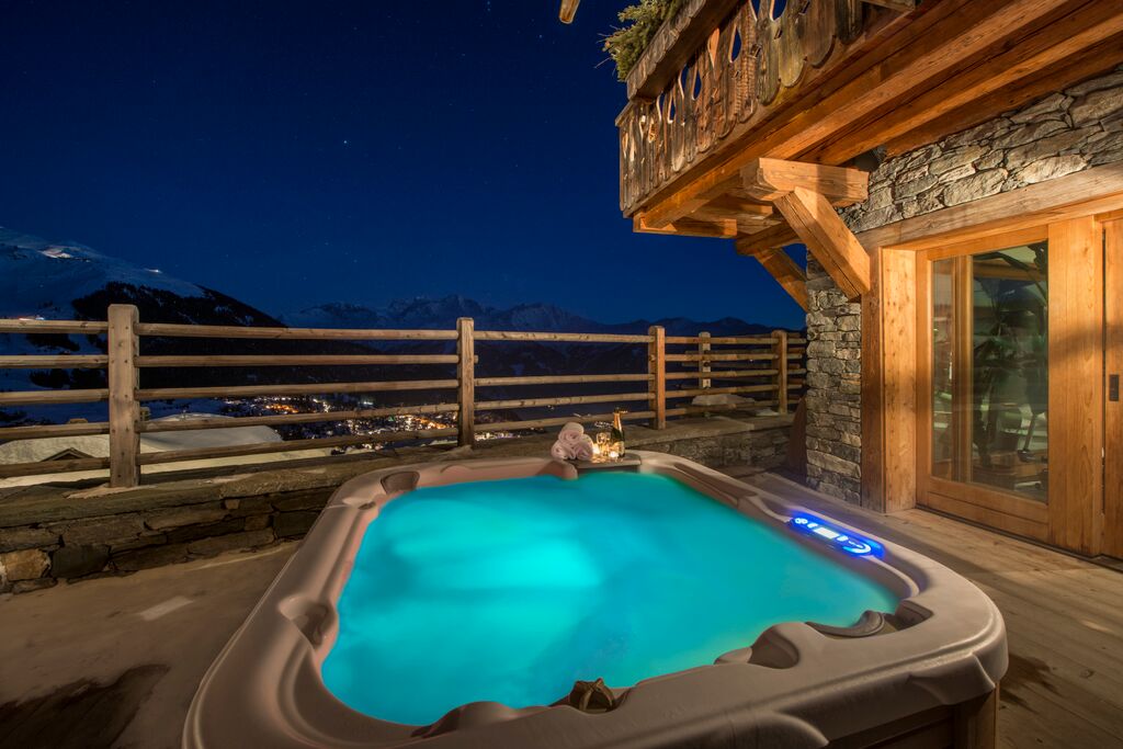 hot tub under the skies