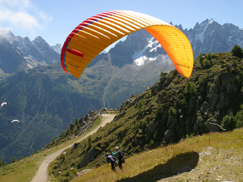 Alpine paragliding