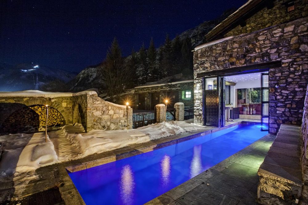 Domaine Toit du Monde, Val d'Isere, beginner friendly ski chalets, ski chalets for beginners, ski-in ski-out chalets, luxury ski chalets 