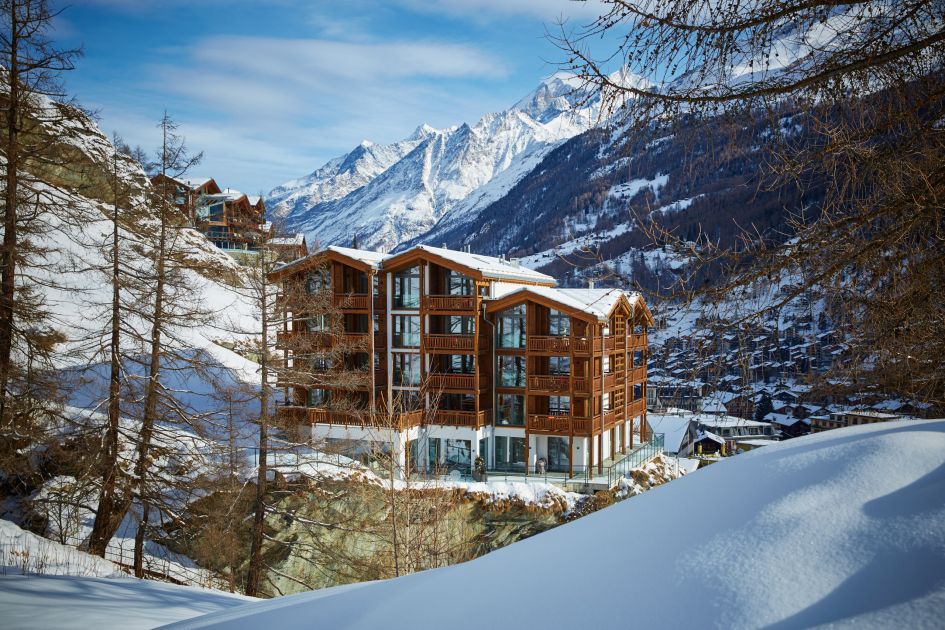 The building that houses the La Vue Chalet Apartments, a set of 6 luxury aprtments in Zermatt. The ski resort Zermatt can be glimpsed behind the apartments.