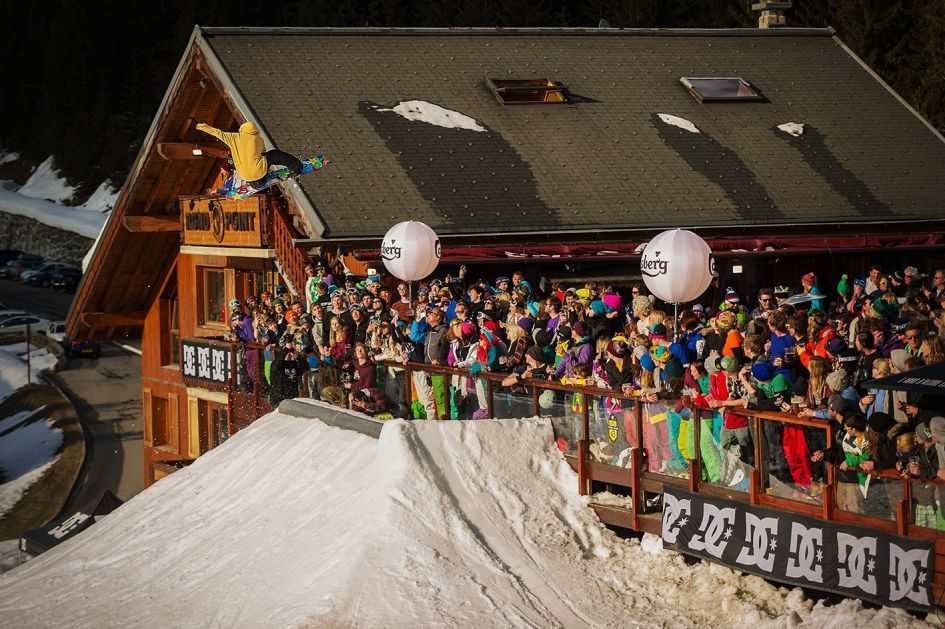 Le Rond Point Meribel Crowds at Le Rond Point, watching a snowboarder perform a stunt in the air; these are the things that make Meribel known for having the best après-ski in France.