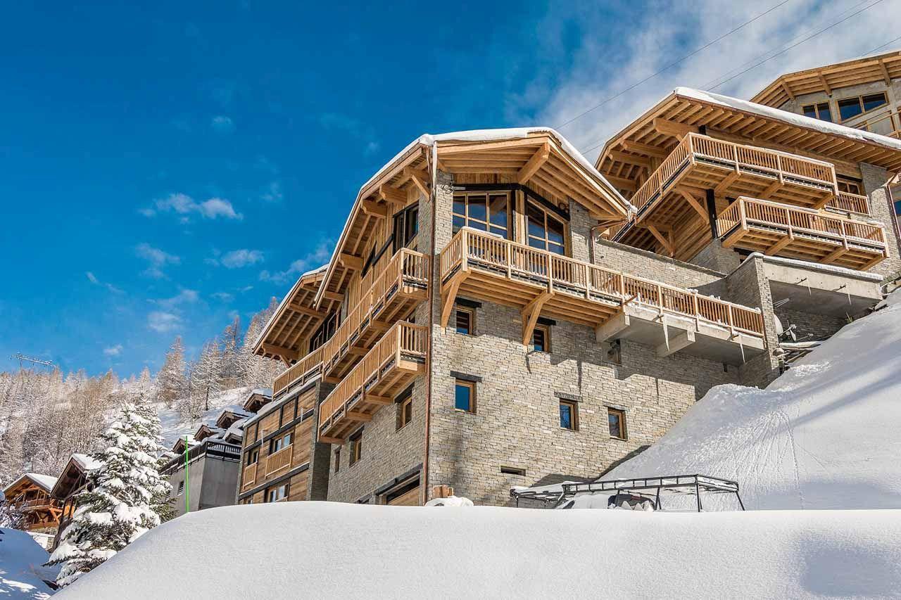 Chalet Tango Charlie in the snow, Tignes Les Brevieres