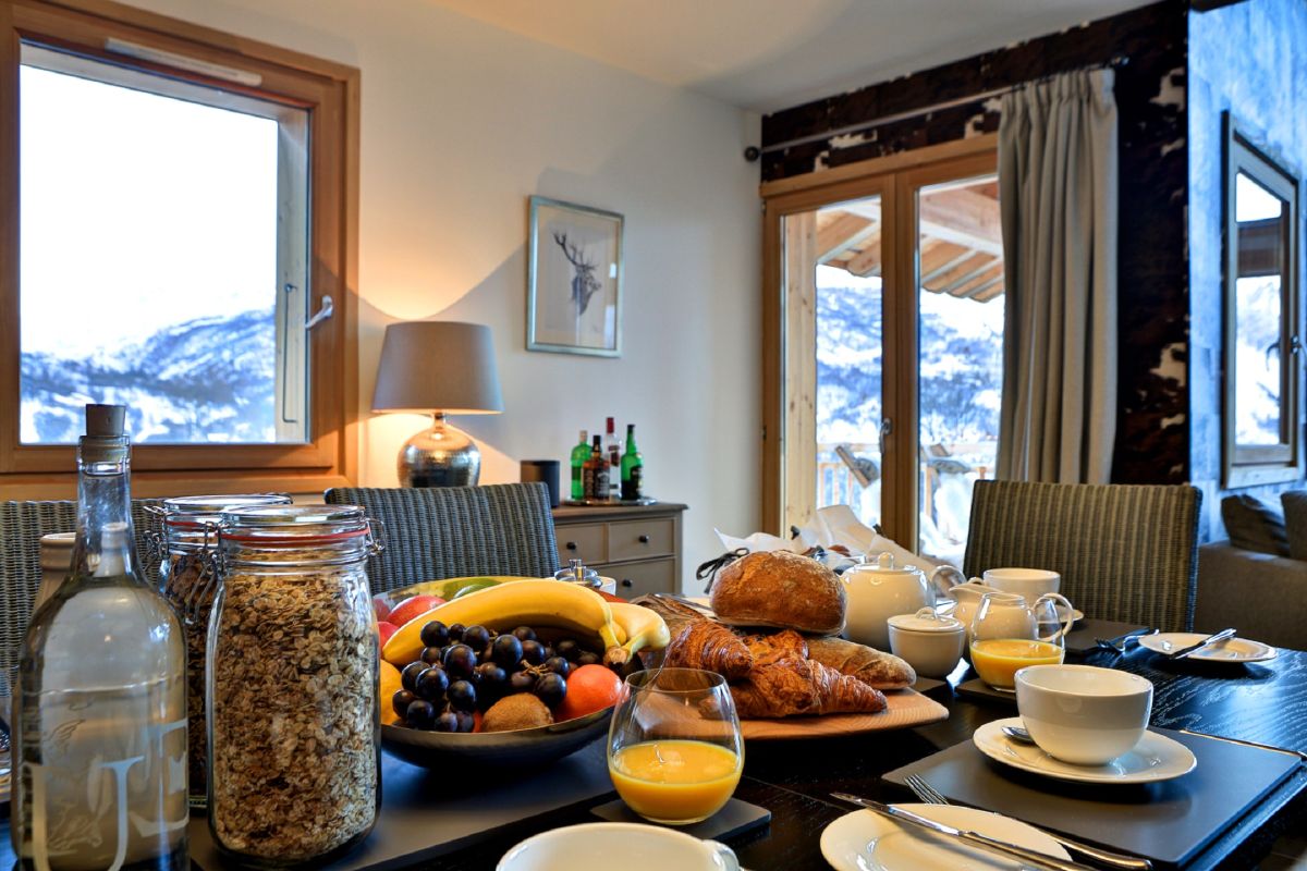 catered luxury chalet Three Valleys, catered luxury chalet St Martin de Belleville, luxury continental breakfast