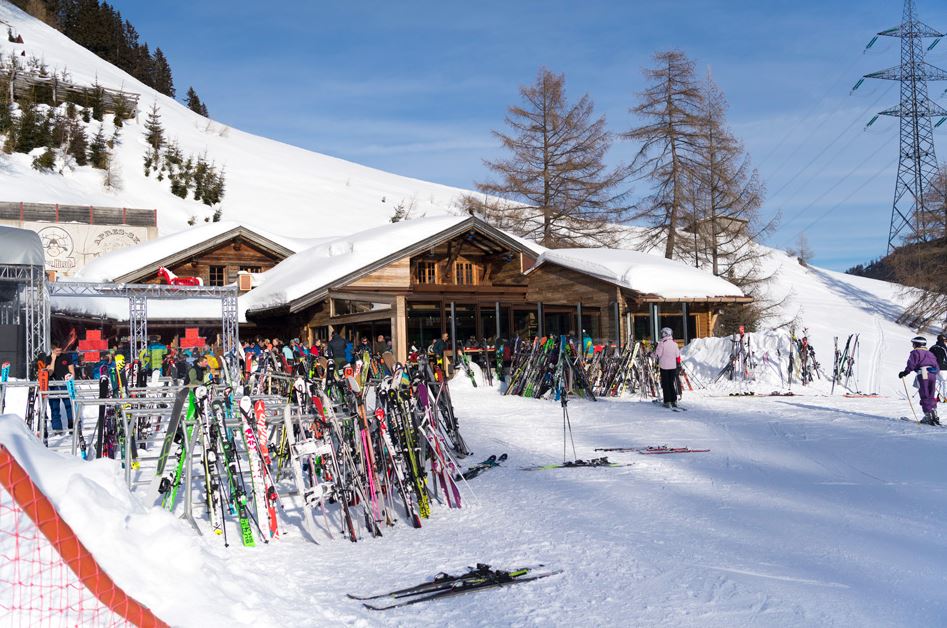 apres ski in St Anton, St Anton bars, bars on the piste in St Anton party scene in St Anton 