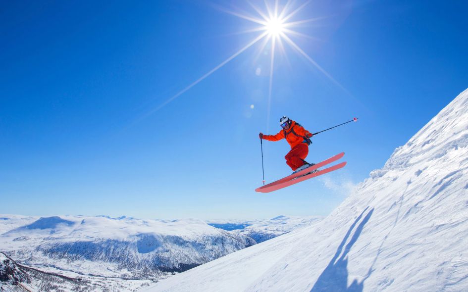 Top tips on how to convince your non-skier friends to want to go on a ski holiday