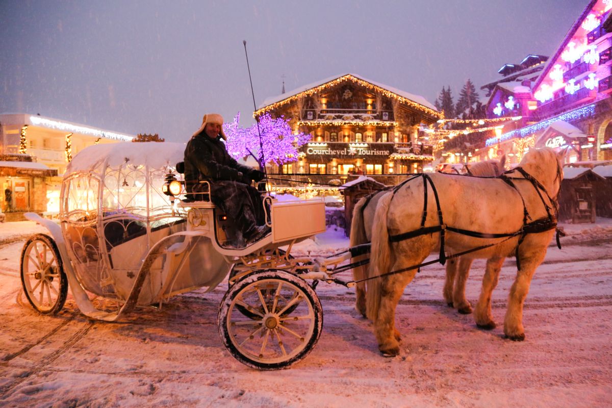 Courchevel 1850, skiing, luxury ski chalet Courchevel 1850, Courchevel 1850 luxury ski holiday, ski holiday Courchevel 1850