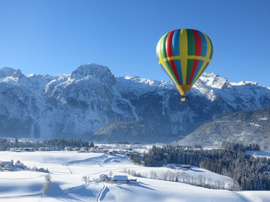 Hot air ballooning in ski resorts