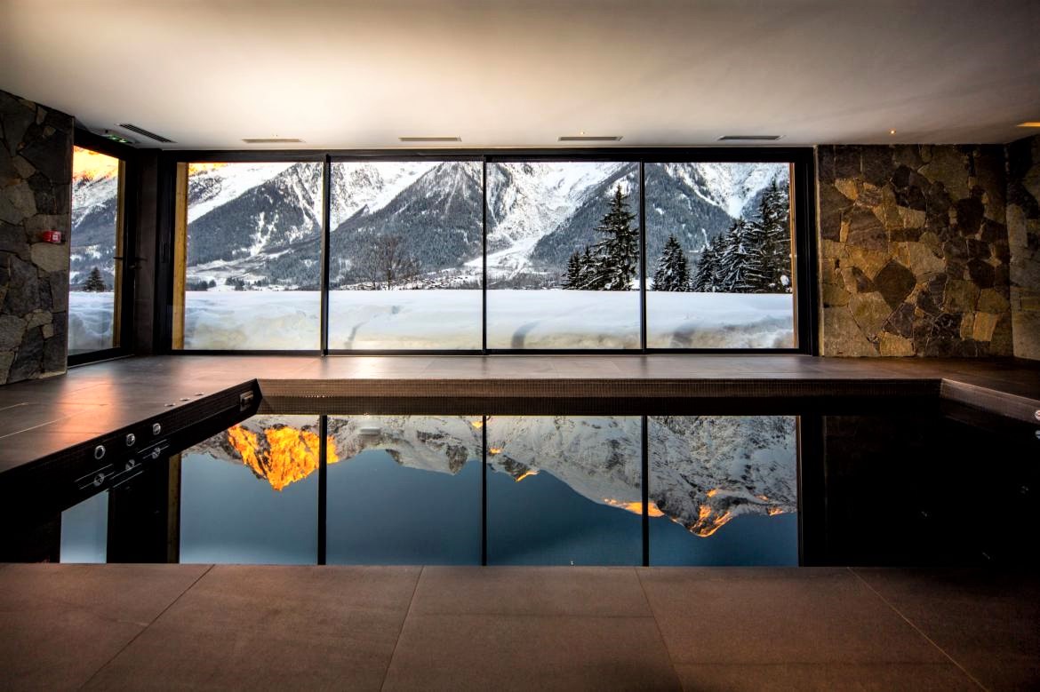 Le Chalet Mont Blanc, Chamonix Image of the indoor swimming pool and the adjacent mountain views of Chamonix.