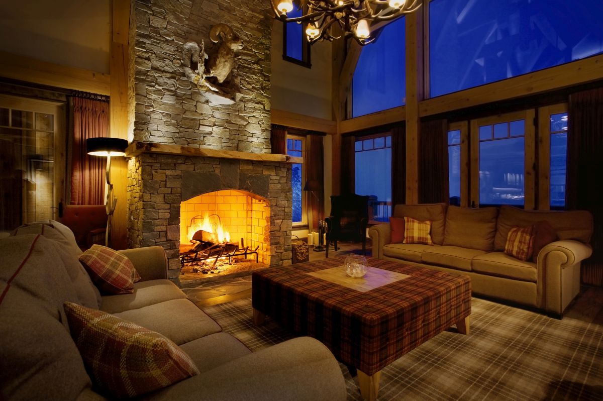 ski lodge Canada, lodge luxury interior design, cosy interior, alpine interior, luxury living room, ski lodge Revelstoke, Bighorn Revelstoke 