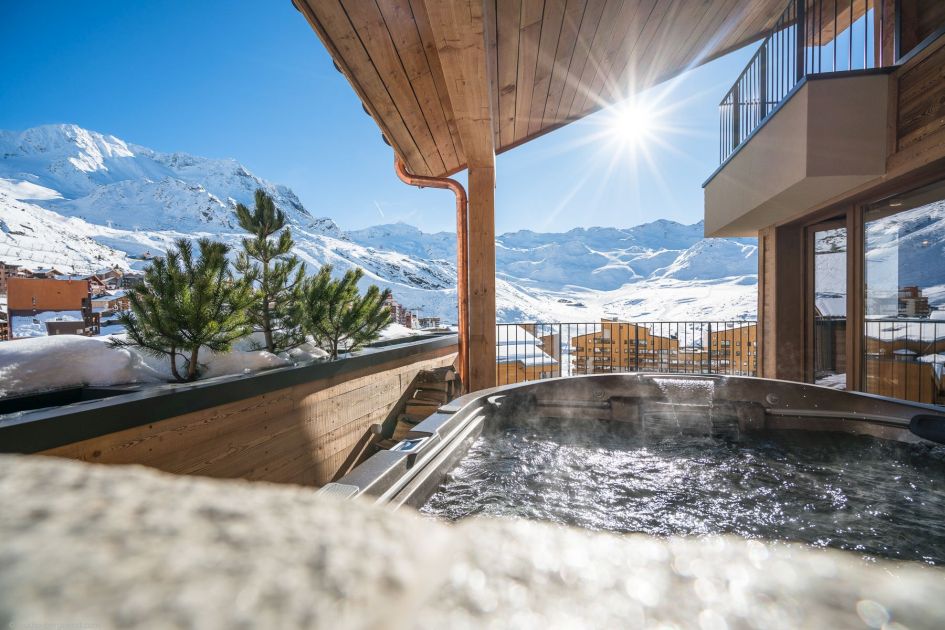 Mountain view from the hot tub at Cocoon Apartments in Val Thorens.