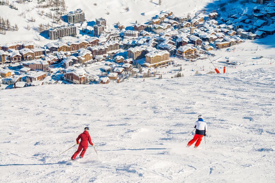 Skiing in Val d'Isère. Credits: Office du Tourisme Val d'Isère. skiing in Val d'Isère, Val d'Isère ski holidays, luxury ski holidays France