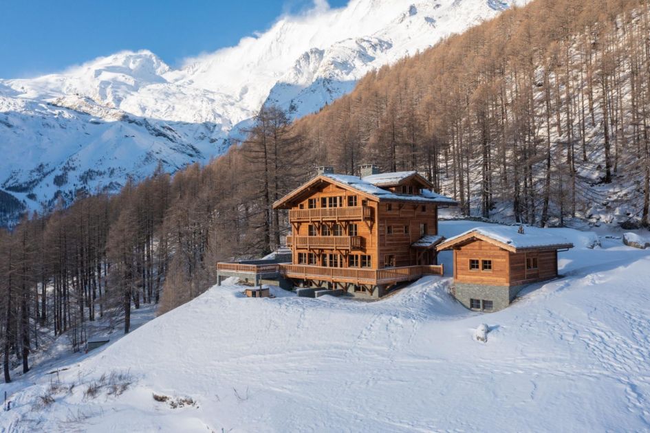 Uninterrupted views, an extensive list of wellness facilities and luxury chalet interiors are prominent in Chalet Lycka - perfect for large group ski holidays on Saas Fee!