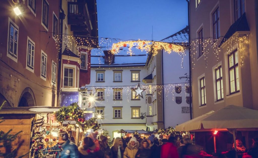 Christmas in Kitzbuhel. Kitzbuhel Tourist Office Christmas in the Alps. Christmas Ski Holidays, Christmas in Kitzbuhel