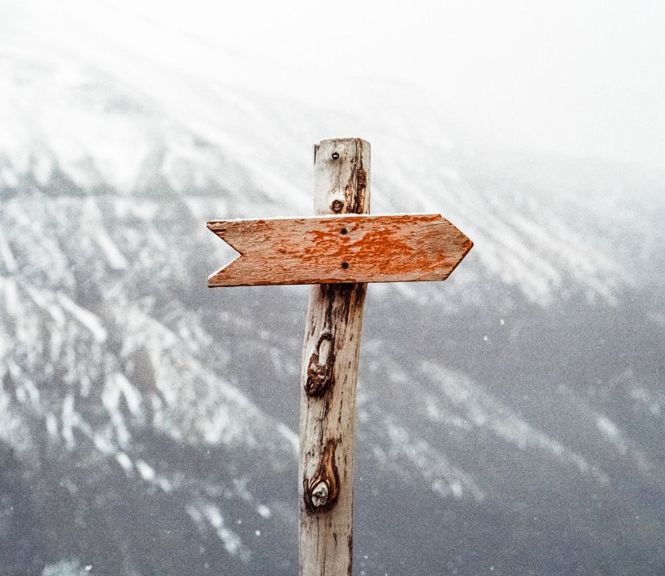 Too many skiers allow the red colour of a post to give them ski anxiety.