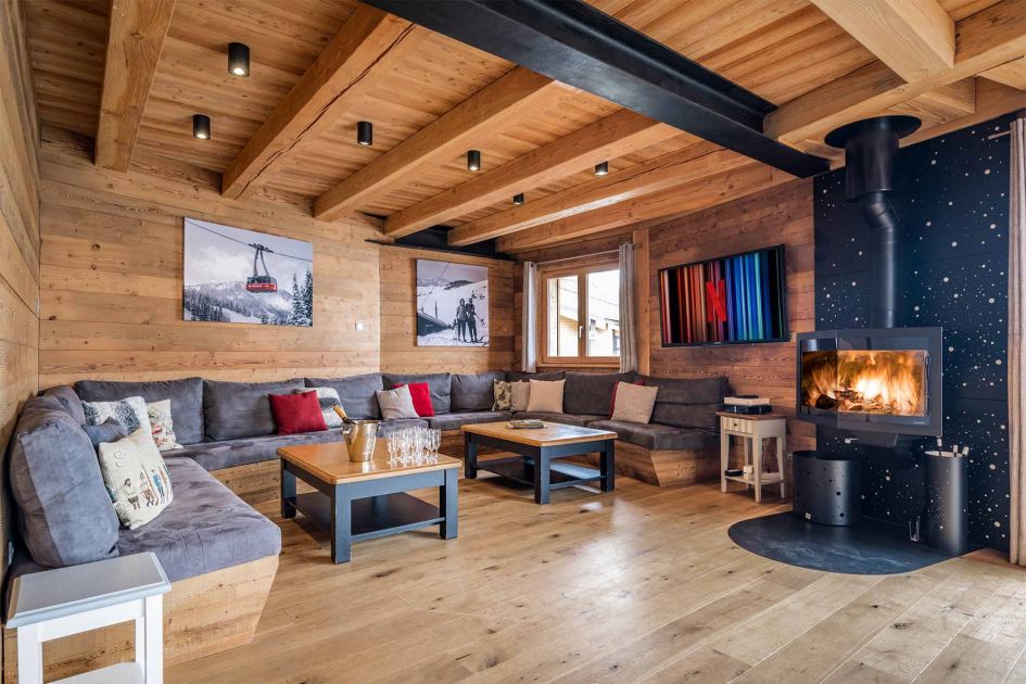 Chalet Woodpecker, Alpe d'Huez The lounge of Chalet Woodpecker, which can be taken as a combo with Chalet Nightingale which shares the same building.
