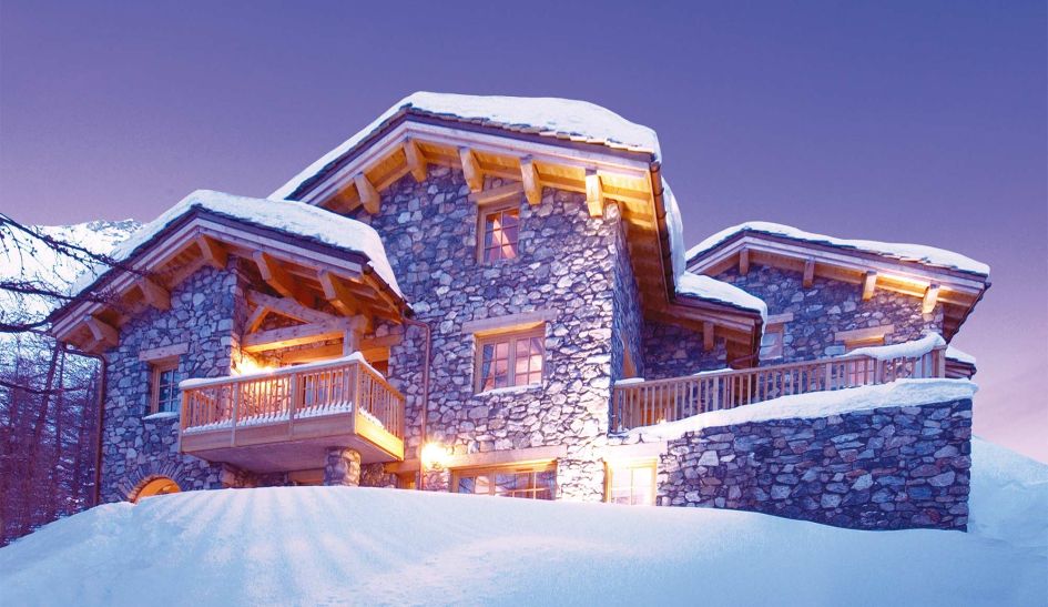 Exterior shot of Chalet Davos, another contactless catered chalet a 20 second walk from Chalet Arosa.