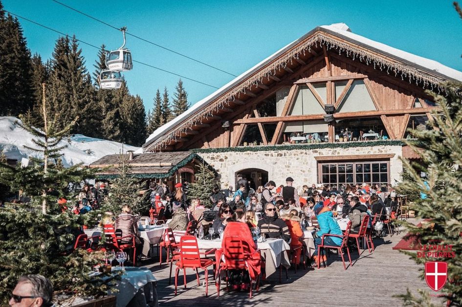 Chalet des Pierres is the perfect place for lunch in Courchevel 1850. Being a piste-side restaurant it is conveniently turns into one of the best places for après ski in Courchevel too. 