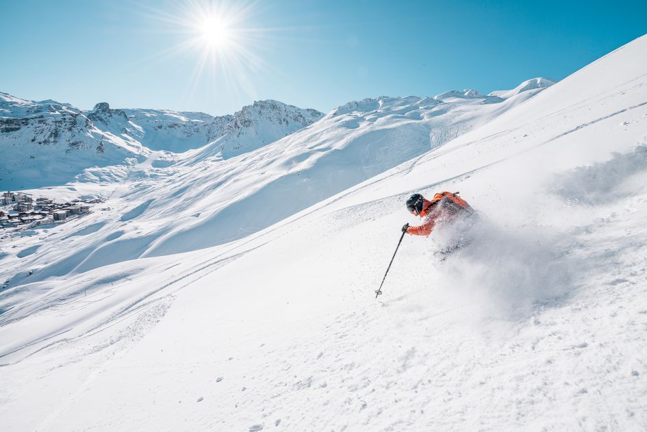 Spring skiing in Tignes: blue skies, powder pistes and sunshine all day makes for an excellent time of year for a luxury ski holiday. 