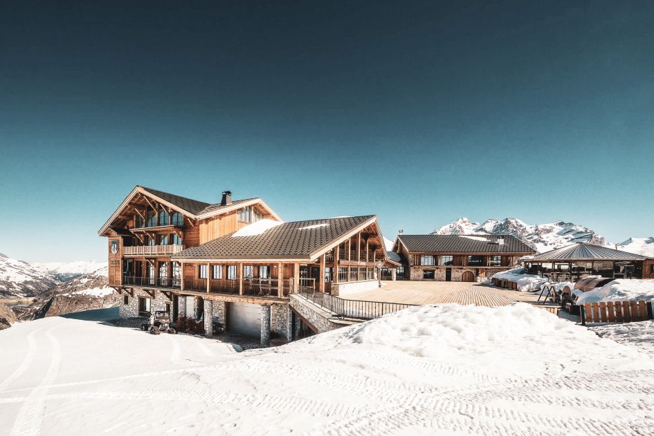 Perched on top of the Solaise mountain, the Refuge de Solaise offers unique accommodation for a luxury spring ski holiday in Val d'Isère.