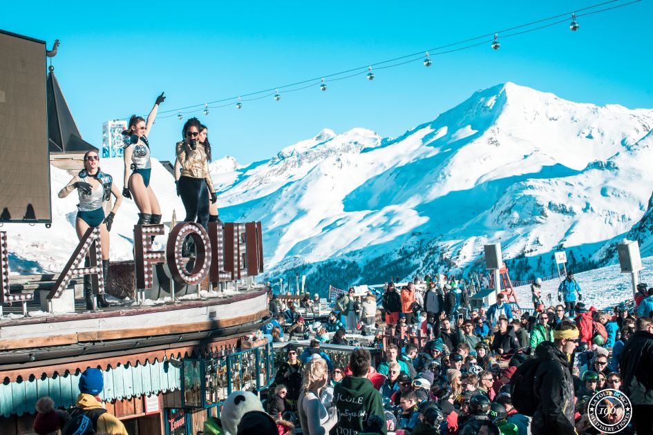 Aprés ski in spring is warmer, longer and livelier, such as at the legendary La Folie Douce in Val d'Isère. 