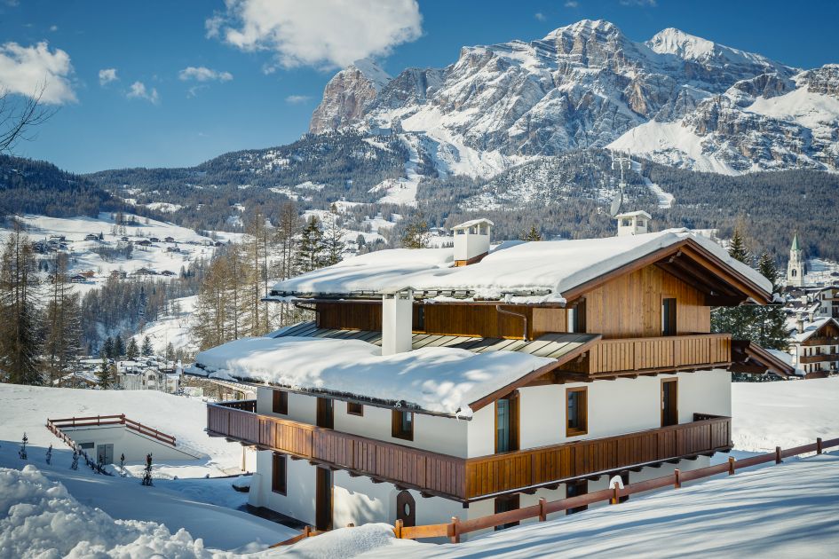 LV|02 Perla, an ultimate luxury chalet in Cortina, a great ski resort for beginners, shopping and culture.
