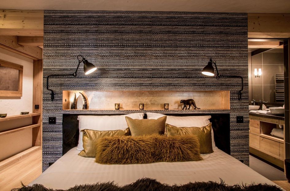 Chalet Le Coeur's 3 tastefully decorated bedrooms guarantee a great night's sleep for up to 8 guests on their luxury ski holiday in La Clusaz.