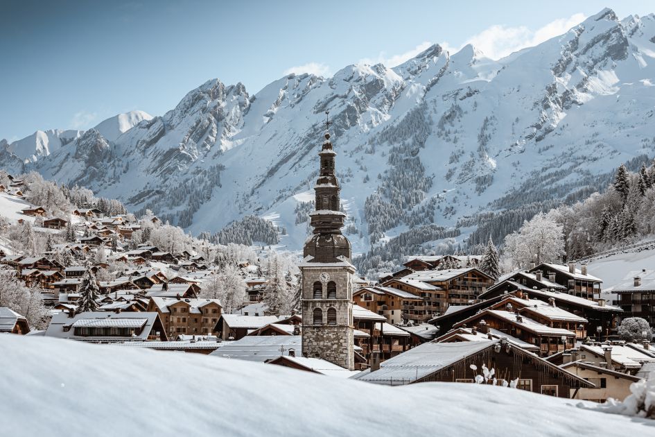 Resort Guide for a luxury ski holiday in La Clusaz © C Hudry Resort Guide for a luxury ski holiday in La Clusaz. Featuring a charming village centre and beautiful mountain views, it's no wonder why a luxury ski holiday in La Clusaz is one of our favourites!