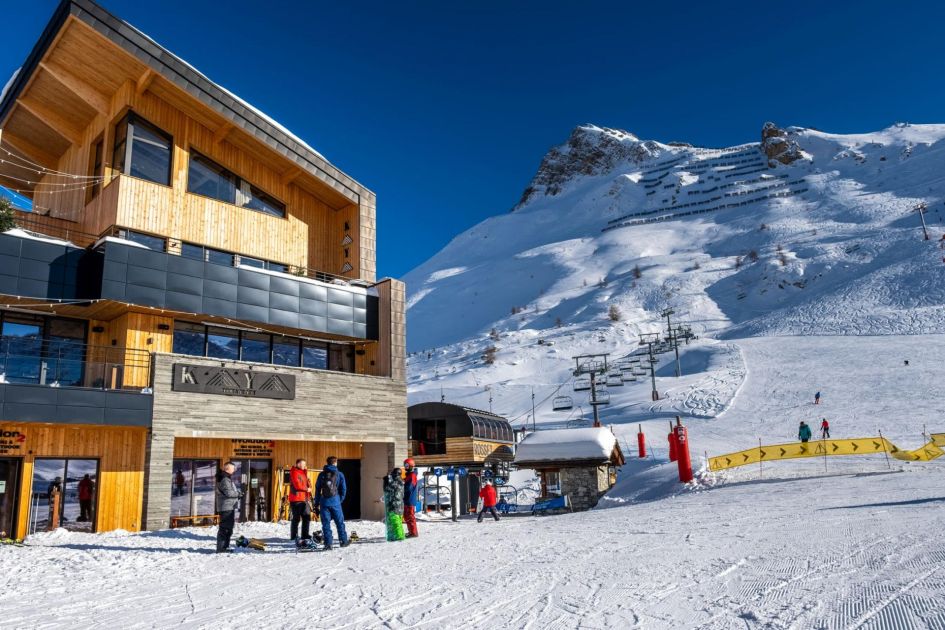 Apartment Tajj, Tignes Apartment Tajj is one of our top luxury self catered ski in ski out properties in Tignes. Sitting in the beginner ski area, Apartment Tajj is found at the end of the Troilles black piste, adjacent to the ski lift.