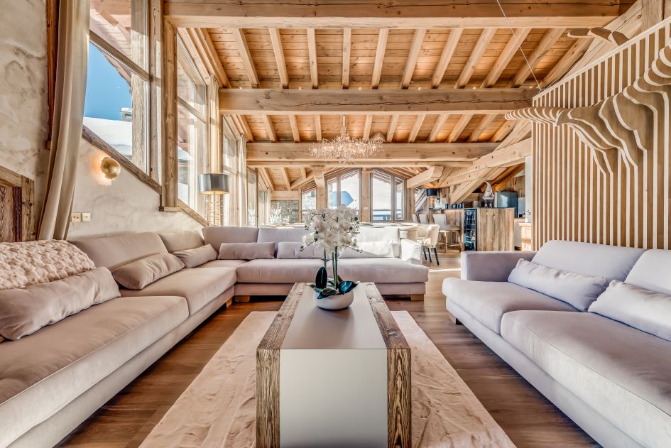 Luxury chalet apartment in Tignes Le Lac, perfectly positions for your early season ski holiday to Tignes Val d'Isere 