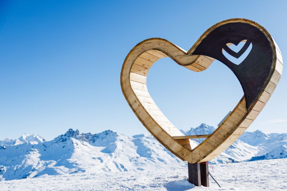 This wooden love heart in front of Méribel's mountain landscape shows the love of Méribel for a ski holiday in the 3 Valleys, and is perfect for starting our '5 Reasons To Stay In Méribel Village' blog!