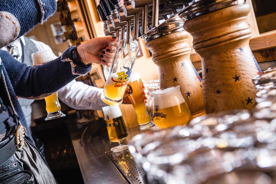 Après ski in Selva Val Gardena. At Luiskeller you can be sure of dancing, live music and good vibes after a day skiing in the Selva Val Gardena valley.