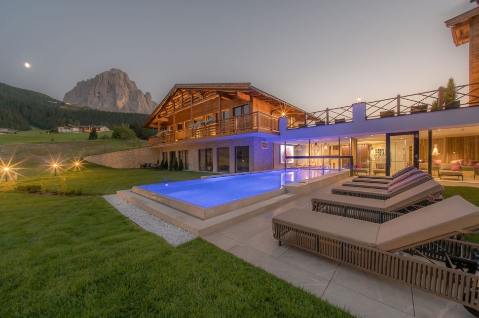 Luxury catered chalet in Selva Val Gardena ski resort: Chalet Sella Ronda.