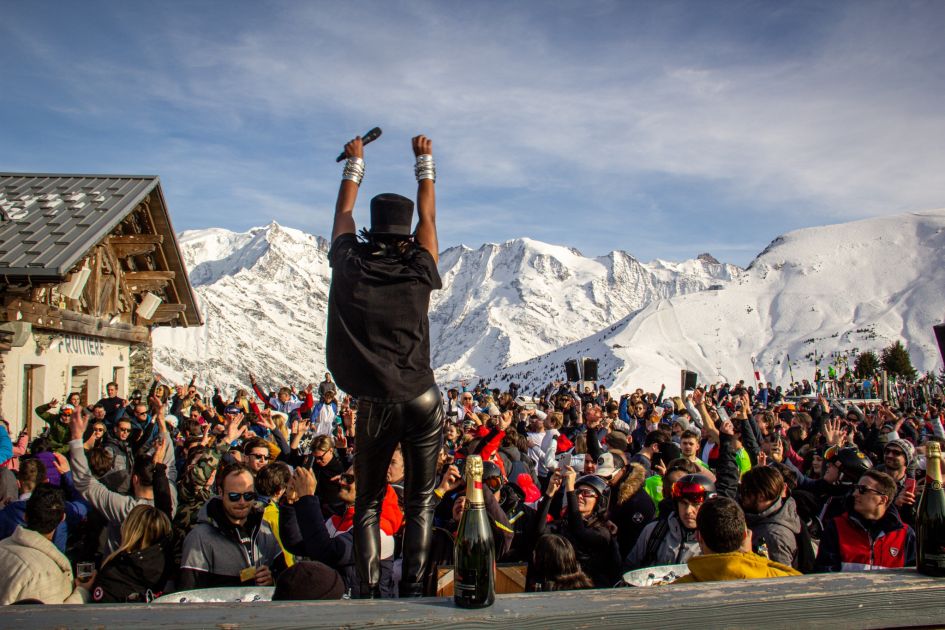 Dans les Alpes, la folie du ski se poursuit tout schuss