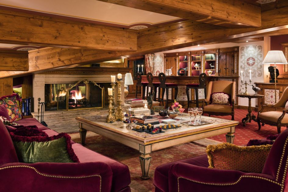 The lounge and bar of Les Airelles Penthouse in Courchevel 1850.