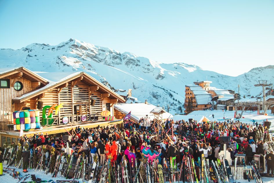 Après-ski in Avoriaz is sure to impress at La Folie Douce Avoriaz! Featuring an outdoor terrace which draws in crowds before a scenic mountain backdrop.