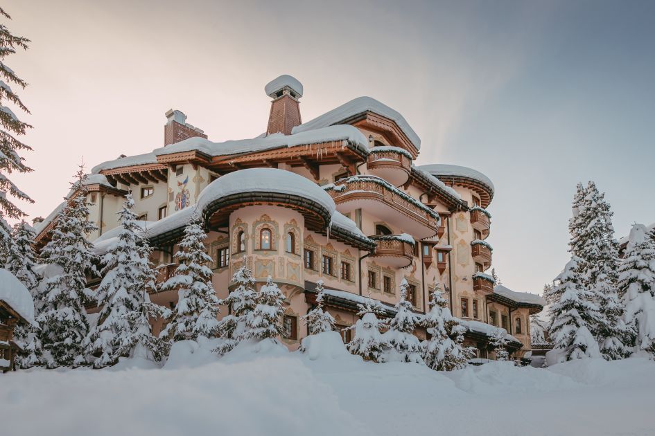 Hotel Les Airelles Courchevel, situated on a ski in ski out piste in Courchevel, the green Jardin Alpin. 