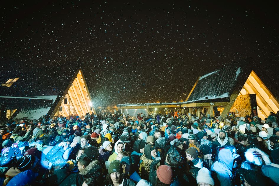 L'Arbaset terrace at night, a busy spot for après ski in Soldeu and El Tarter.