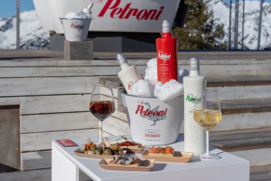 Tapas, drinks and live music at the Petroni Terrace in Soldeu.