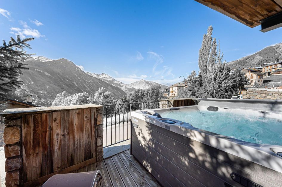 Le Chalet's hot tub lies on the outdoor terrace, covered by overhead to shelter guests but still benefit from amazing views!