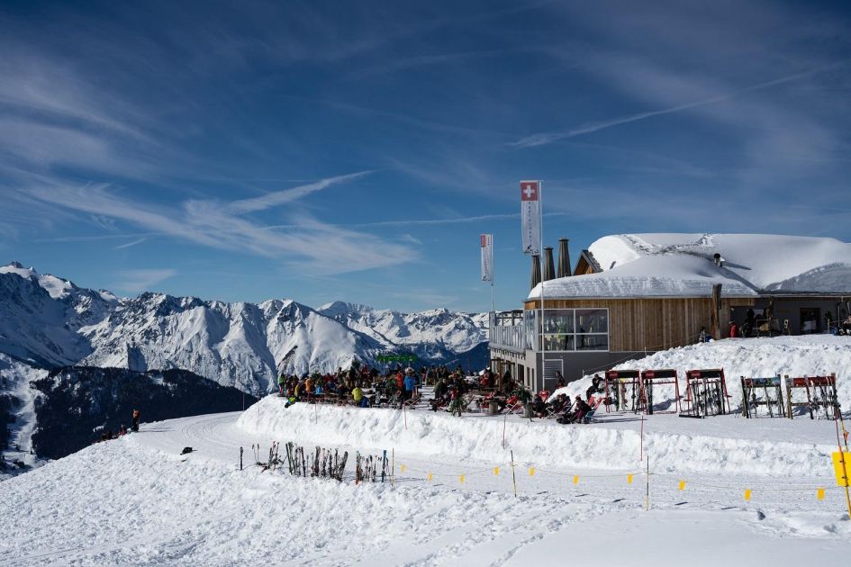 External image of Le Dahu restaurant with mountain views.