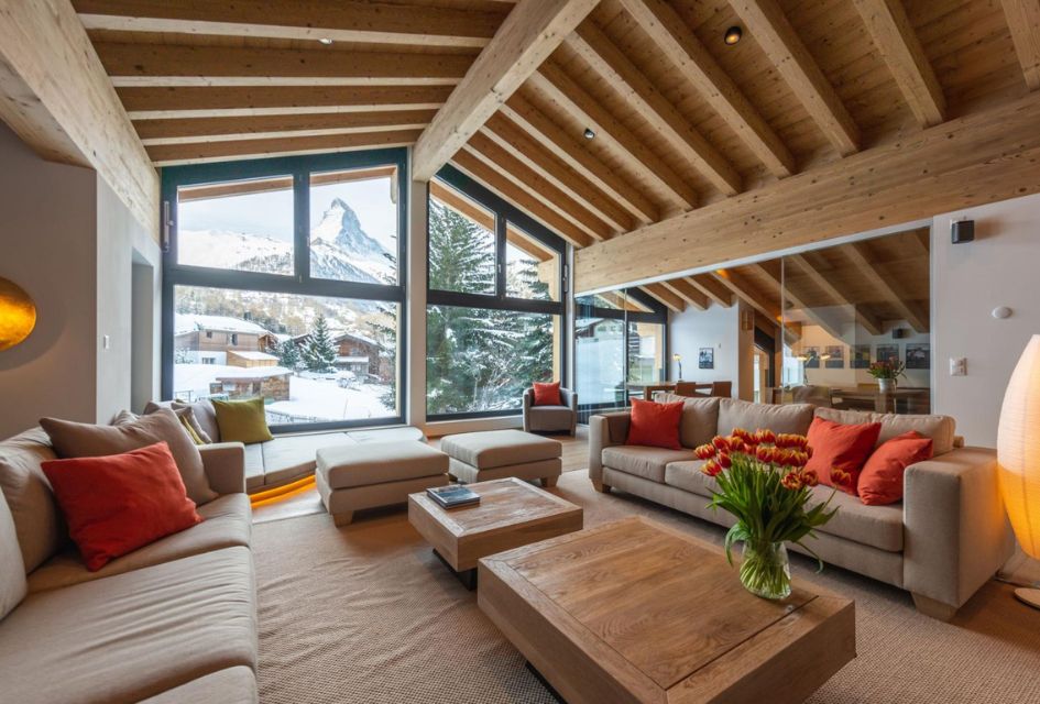Chalet Tuftra Findelbach, Zermatt Living room of Tuftra Findelbach, a top luxury chalet in the advanced ski resort of Zermatt, with Matterhorn views through the window.