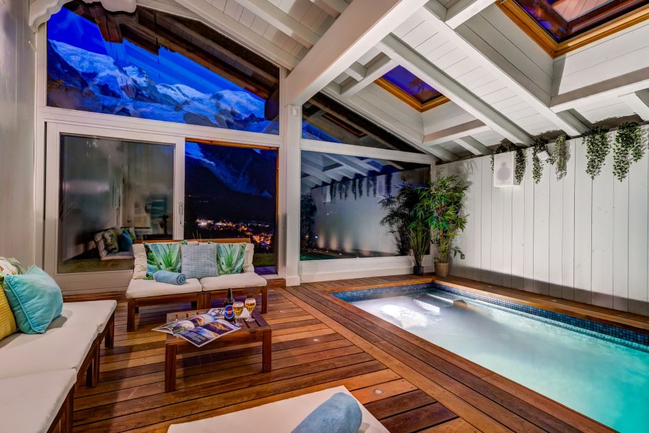 Indoor swimming pool at Chalet Hibou perfect for a Chamonix family ski holiday.