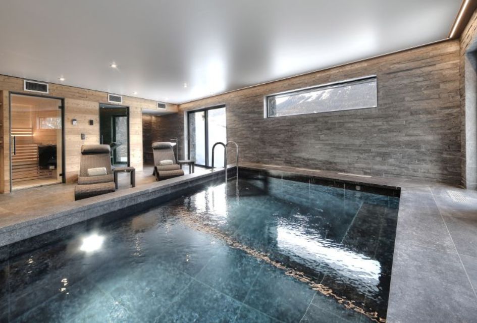 Serene spa facilities including a large indoor swimming pool, sauna and hammam.