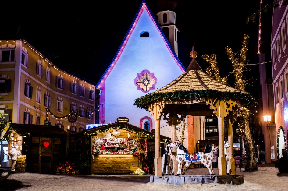 The Christmas market in Ortisei at night.
