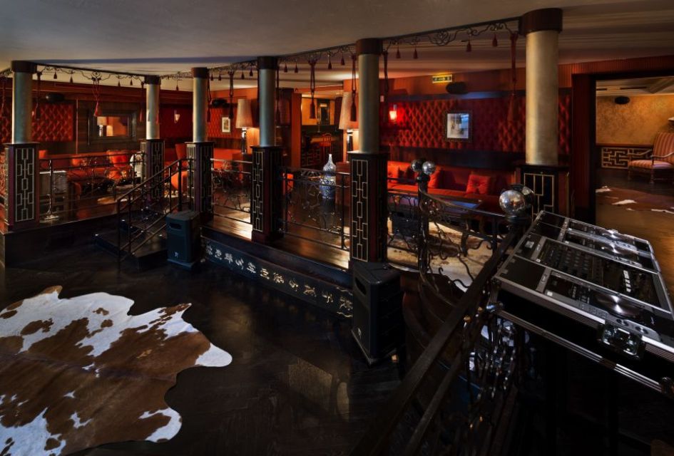 Chalet Truffe Blanche, Verbier Private nightclub and basement bar with plenty of seating space and a dancefloor.